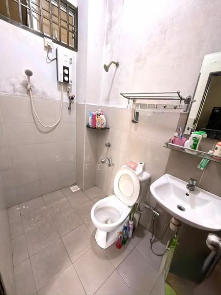 Rumah Teres 2 Tingkat untuk Dijual di Bandar Tiram (Ulu Tiram) - Samantha Teng - Bathroom - PropertyGuru.com.my