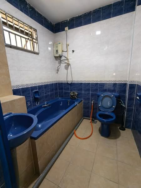 Rumah Teres 2 Tingkat untuk Disewa di Taman Sri Tebrau (Johor Bahru) - Sue Jin Tee - Bathroom - PropertyGuru.com.my