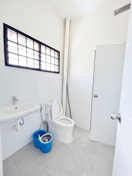 2-storey Terraced House for Rent in Taman Desa Harmoni (Masai) - Loong Hing Liong - Bathroom - PropertyGuru.com.my