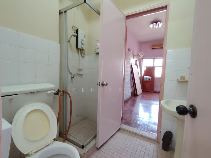 Kondominium untuk Disewa di Menara Seputih - KEN TAN - Bathroom - PropertyGuru.com.my
