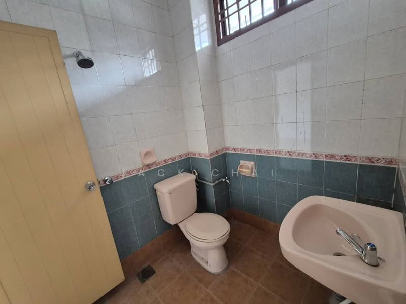 2-storey Terraced House for Sale in Taman Tampoi Indah (Tampoi) - Jack Chai - Bathroom - PropertyGuru.com.my