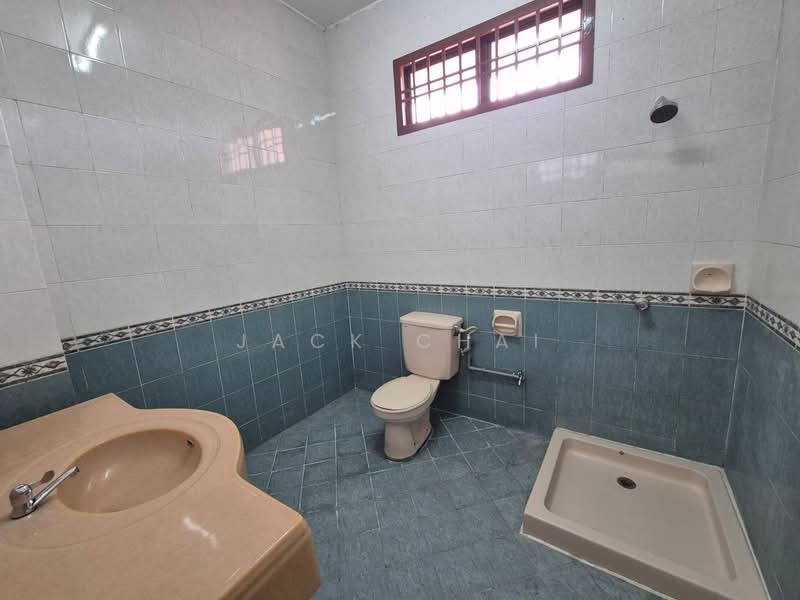 2-storey Terraced House for Sale in Taman Tampoi Indah (Tampoi) - Jack Chai - Bathroom - PropertyGuru.com.my