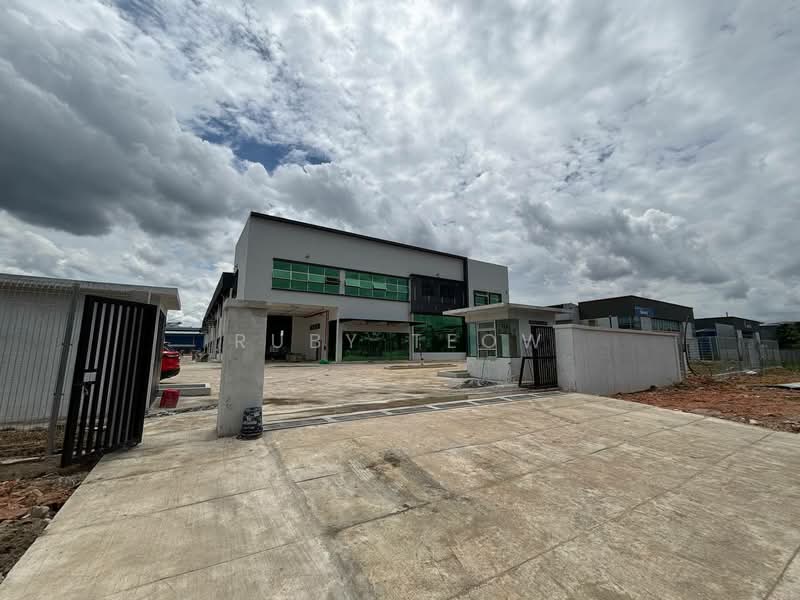 Kilang untuk Disewa di Taman Perindustrian Tropika (Ulu Tiram) - Ruby Teow - Exterior - PropertyGuru.com.my