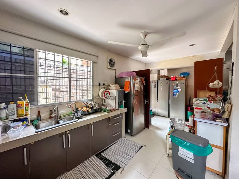 Rumah Teres 2 Tingkat untuk Dijual di Wangsa Maju (Kuala Lumpur) - Farid Fahmi - Kitchen - PropertyGuru.com.my