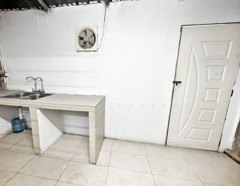 2-storey Terraced House for Rent in Taman Industri Bolton (Batu Caves) - Niesya Shuekry - Kitchen - PropertyGuru.com.my