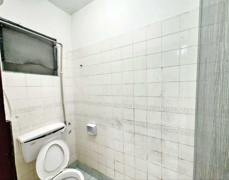 2-storey Terraced House for Rent in Taman Industri Bolton (Batu Caves) - Niesya Shuekry - Bathroom - PropertyGuru.com.my