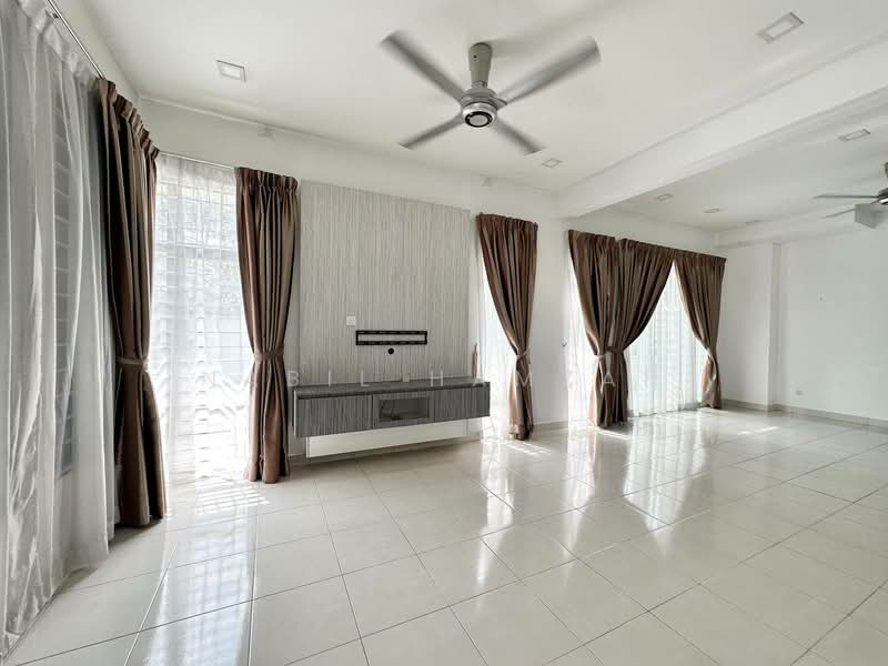 Rumah Teres 2 Tingkat untuk Dijual di Bandar Bukit Raja (Klang) - Nabil Hamzah - Living Room - PropertyGuru.com.my