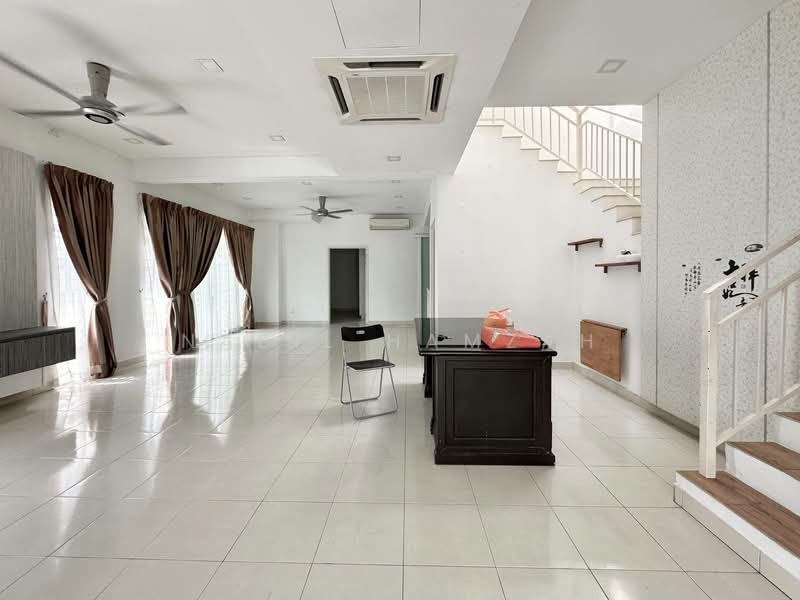 Rumah Teres 2 Tingkat untuk Dijual di Bandar Bukit Raja (Klang) - Nabil Hamzah - Living Room - PropertyGuru.com.my