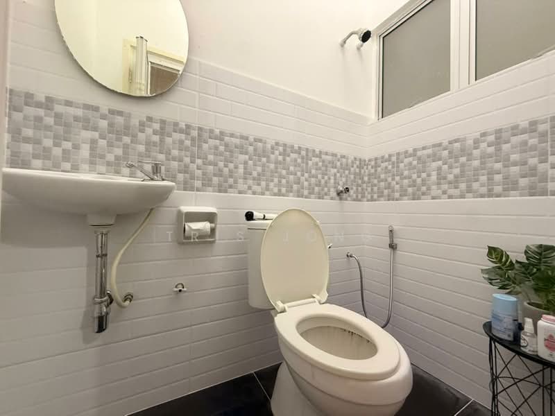 Rumah Berkembar untuk Dijual di Rawang (Selangor) - Tris Jong - Bathroom - PropertyGuru.com.my