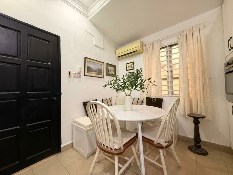 Rumah Berkembar untuk Dijual di Rawang (Selangor) - Tris Jong - Dining Room - PropertyGuru.com.my