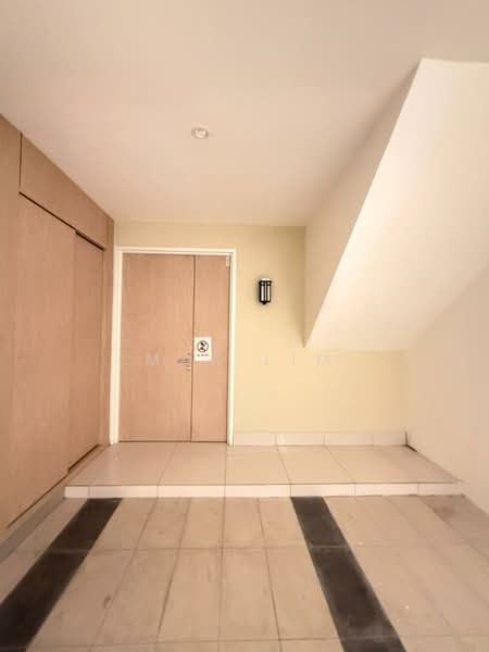 4.5-storey Terraced House for Sale in Kampung Sungai Kayu Ara (Petaling Jaya) - Max Lim - Entrance - PropertyGuru.com.my