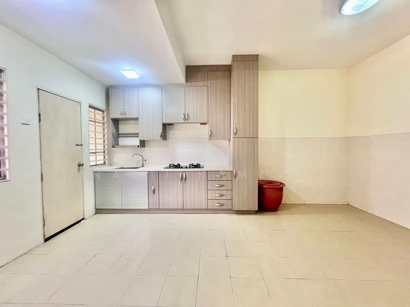 Semi-Detached House for Sale in Bandar Bukit Mahkota (Bangi) - Nabil Hamzah - Kitchen - PropertyGuru.com.my