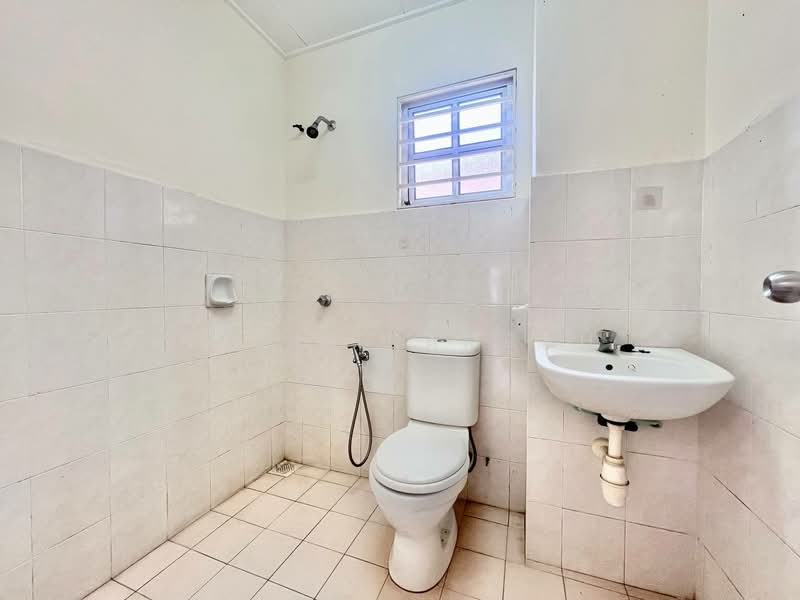 Semi-Detached House for Sale in Bandar Bukit Mahkota (Bangi) - Nabil Hamzah - Bathroom - PropertyGuru.com.my