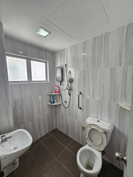 Condominium for Rent at Bayan Villa, Seri Kembangan - Jason Tan - Bathroom - PropertyGuru.com.my