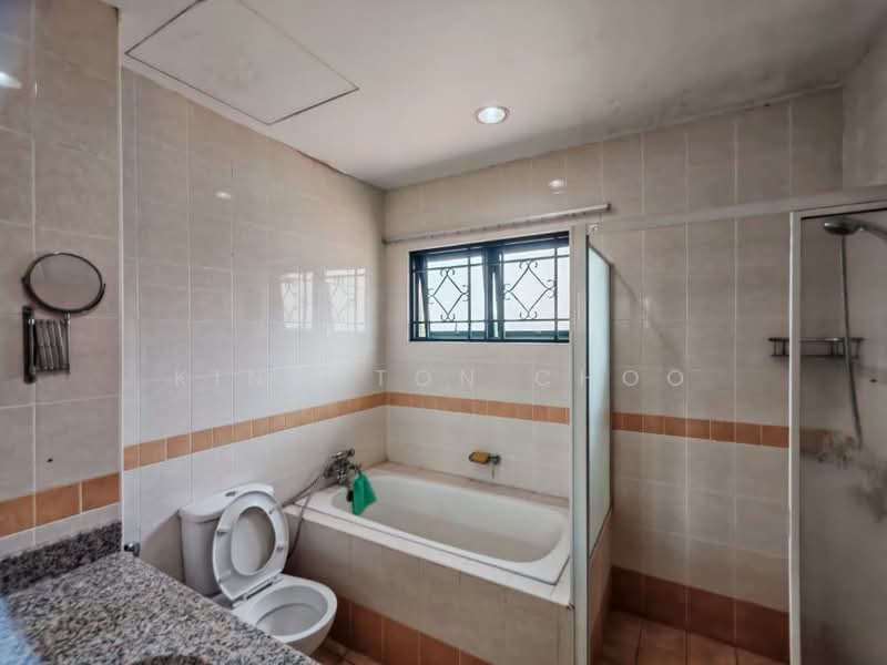Rumah Berkembar untuk Dijual di Taman Bukit Segar (Cheras) - Kingston Choo - Bathroom - PropertyGuru.com.my