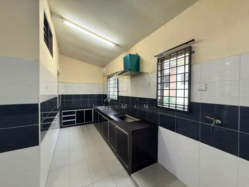 2-storey Terraced House for Rent at Taman Universiti - Li Min - Kitchen - PropertyGuru.com.my