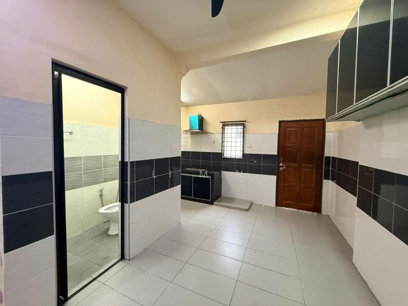 2-storey Terraced House for Rent at Taman Universiti - Li Min - Kitchen - PropertyGuru.com.my