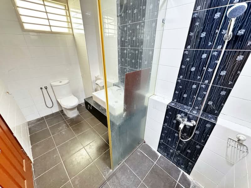 Semi-Detached House for Sale in Bangi (Selangor) - Mohd Nazri Roslan - Bathroom - PropertyGuru.com.my