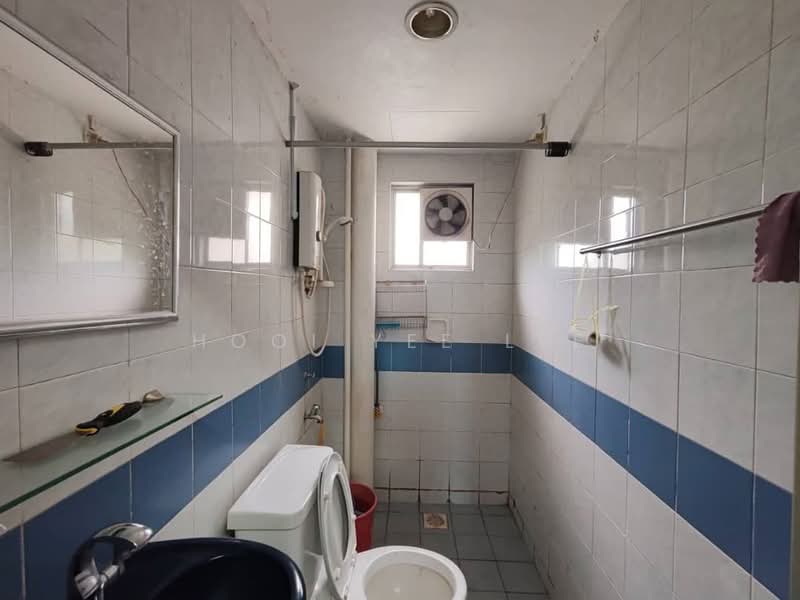 Apartment for Sale at Sri Kenari Apartment - Hooi Yee Lee - Bathroom - PropertyGuru.com.my