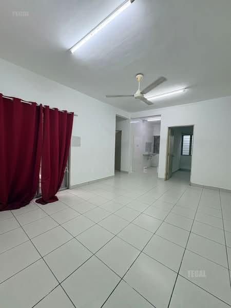 Pangsapuri untuk Dijual di Pangsapuri Akasia (Bandar Botanic) - Alex Lee - Living Room - PropertyGuru.com.my