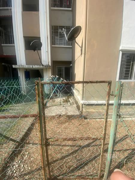 Pangsapuri untuk Dijual di Pangsapuri Akasia (Bandar Botanic) - Alex Lee - Exterior - PropertyGuru.com.my
