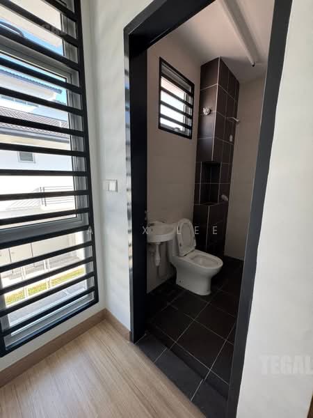 Rumah Teres 2 Tingkat untuk Disewa di Klang (Selangor) - Alex Lee - Bathroom - PropertyGuru.com.my