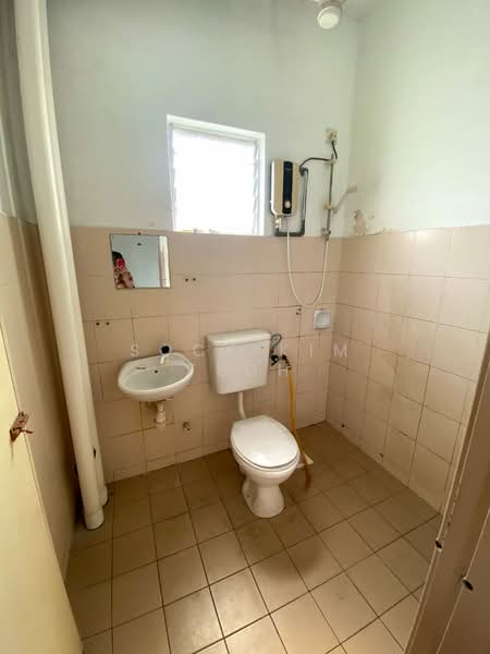 Apartment for Sale at Pangsapuri Kasuarina - Sock Kim Teoh - Bathroom - PropertyGuru.com.my