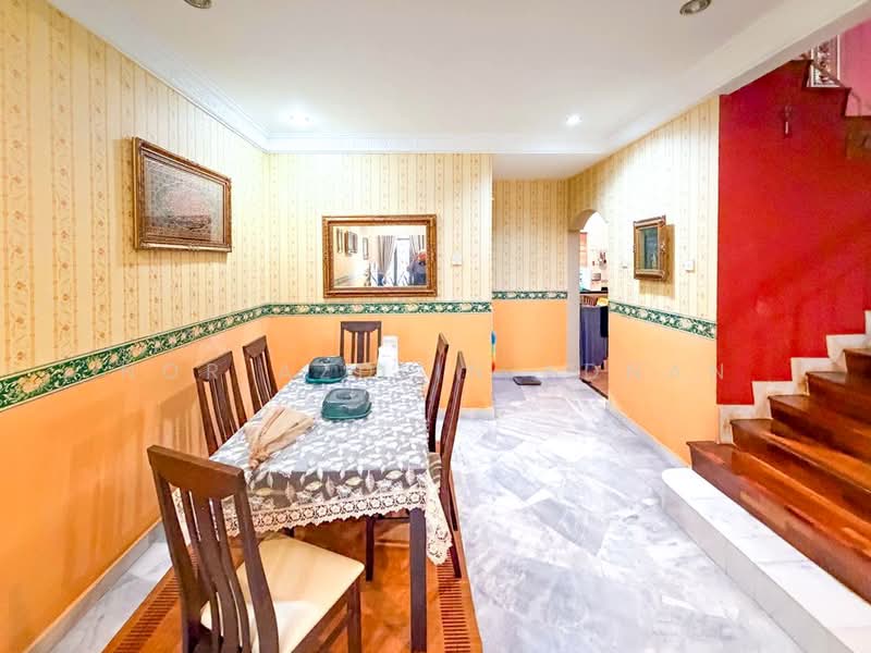 Rumah Teres 2 Tingkat untuk Dijual di Bandar Tun Hussein Onn (Cheras) - Nor Azdlin Adnan - Dining Room - PropertyGuru.com.my
