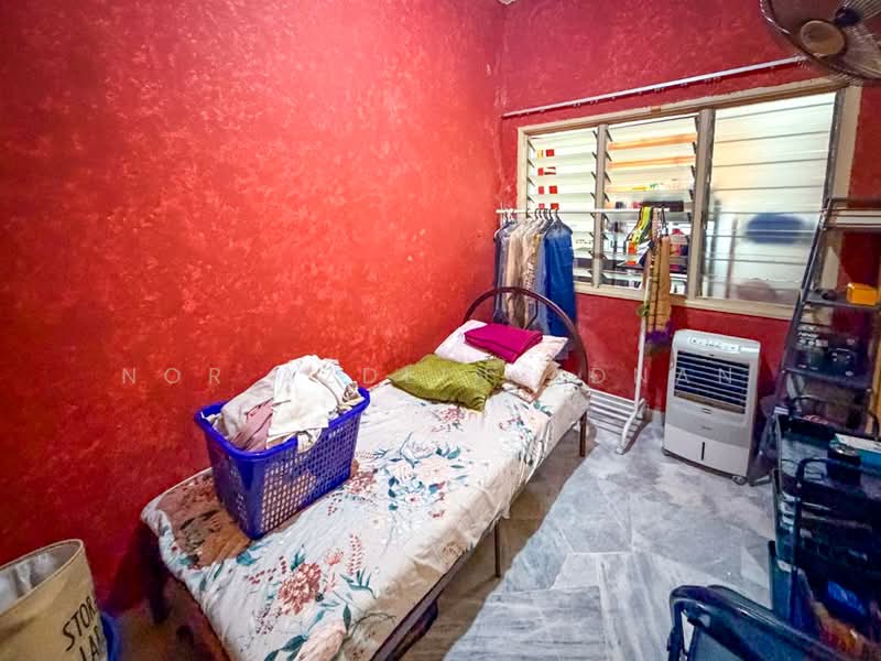 Rumah Teres 2 Tingkat untuk Dijual di Bandar Tun Hussein Onn (Cheras) - Nor Azdlin Adnan - Bedroom - PropertyGuru.com.my