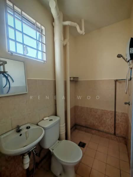 Pangsapuri untuk Disewa di Relau Vista Apartment - Renea Woo - Bathroom - PropertyGuru.com.my