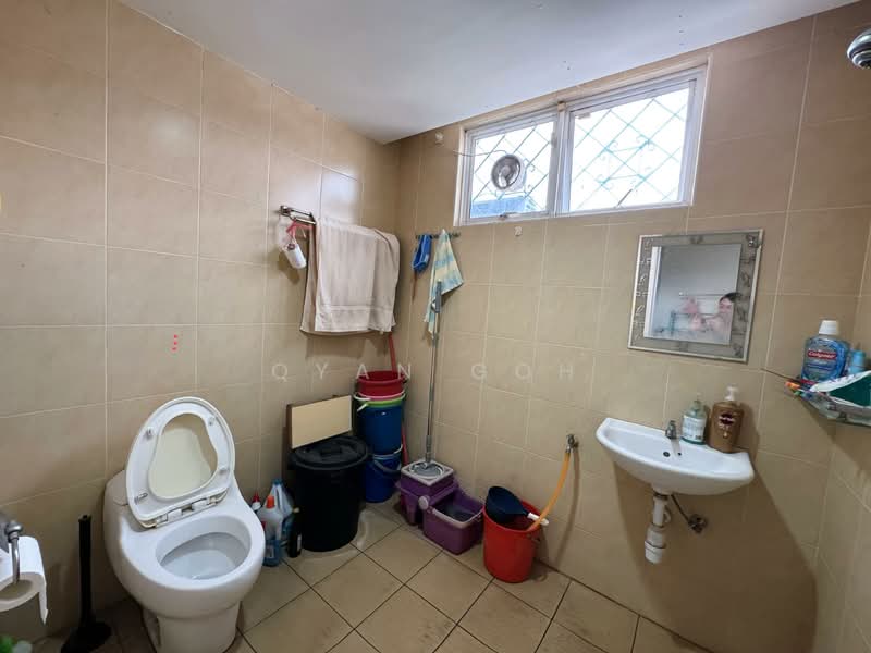 2-storey Terraced House for Rent in Island Glades (Jelutong) - Qyan Goh - Bathroom - PropertyGuru.com.my
