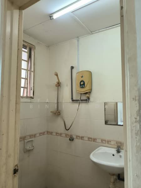 Pangsapuri untuk Disewa di Laman Suria - Faliyana binti Muda - Bathroom - PropertyGuru.com.my