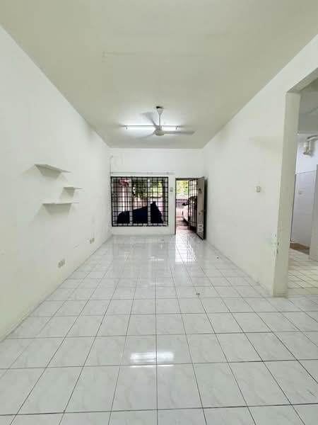 3-storey Terraced House for Sale in Kota Kemuning (Shah Alam) - Nur Adibah Ishak - Living Room - PropertyGuru.com.my