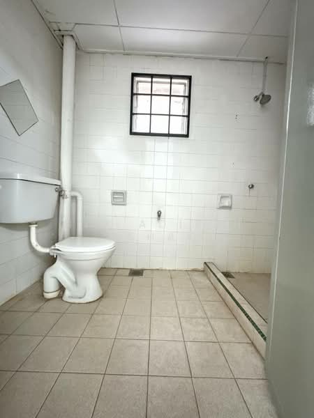 3-storey Terraced House for Sale in Kota Kemuning (Shah Alam) - Nur Adibah Ishak - Bathroom - PropertyGuru.com.my