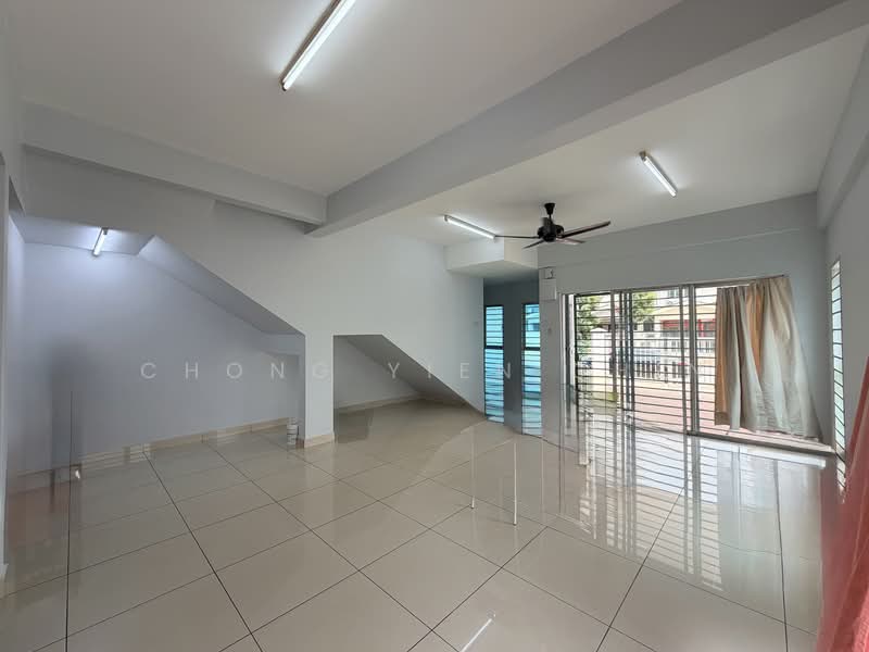 Rumah Teres 2 Tingkat untuk Dijual di Taman Subang Impian (Shah Alam) - Chong Yien Chin - Living Room - PropertyGuru.com.my
