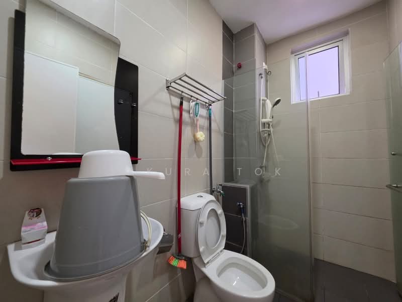 Servis Apartment untuk Disewa di Centra Residences - Sakura Tok - Bathroom - PropertyGuru.com.my