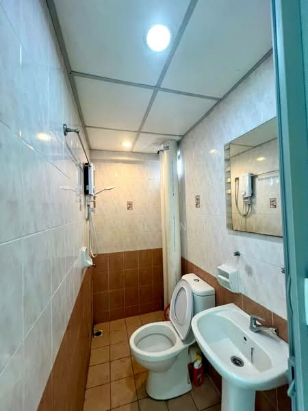 Pangsapuri untuk Disewa di University Place (Plaza Ivory) - Gan Chun Kai - Bathroom - PropertyGuru.com.my