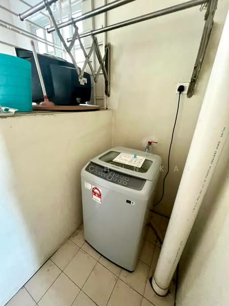 Pangsapuri untuk Disewa di University Place (Plaza Ivory) - Gan Chun Kai - Balcony - PropertyGuru.com.my