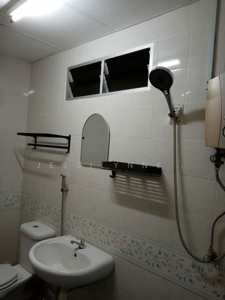 Kondominium untuk Disewa di Putra Place Condominium - Jessilynne . - Bathroom - PropertyGuru.com.my