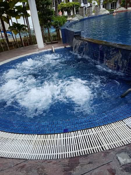 Kondominium untuk Disewa di Putra Place Condominium - Jessilynne . - Pool - PropertyGuru.com.my