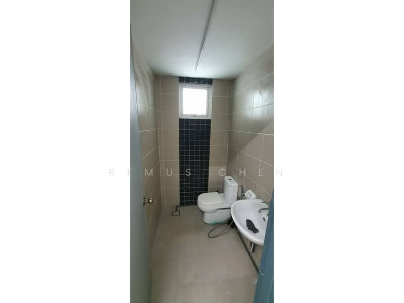 Kedai / Pejabat untuk Dijual di Pju 5 (Kota Damansara) - Remus Chen - Bathroom - PropertyGuru.com.my