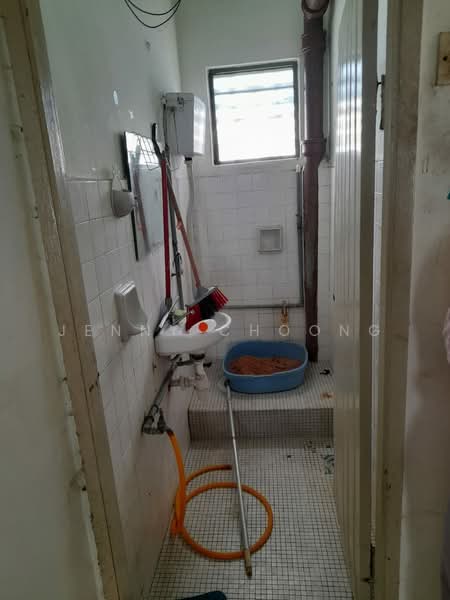 2-storey Terraced House for Sale in Taman Cempaka (Ampang) - Jenny Choong - Bathroom - PropertyGuru.com.my
