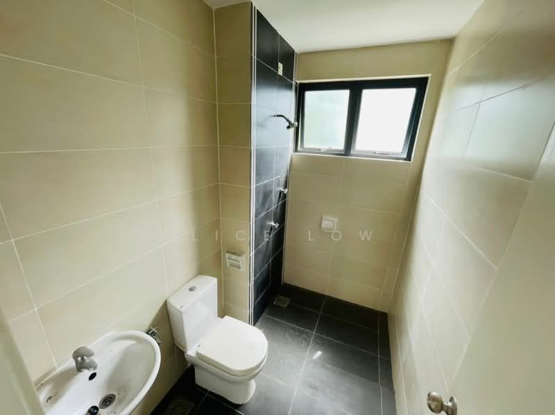Rumah Teres 2 Tingkat untuk Dijual di Rawang (Selangor) - Alice Low - Bathroom - PropertyGuru.com.my