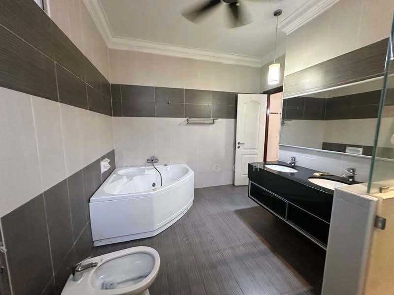 Bungalow for Rent in Bayan Lepas (Penang) - Qyan Goh - Bathroom - PropertyGuru.com.my