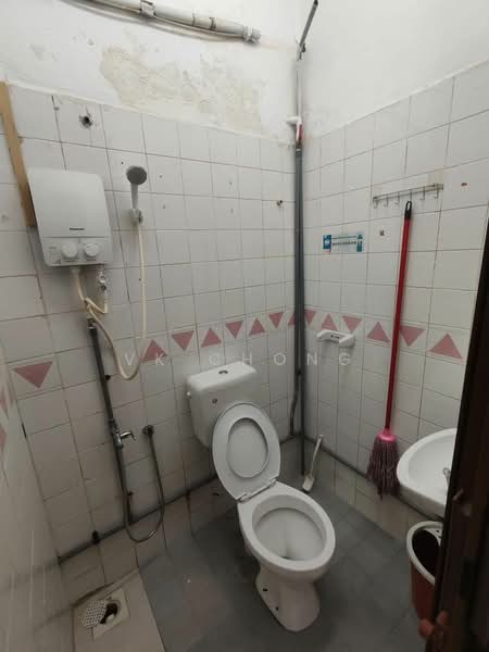 2-storey Terraced House for Sale in Taman Bukit Mewah (Tampoi) - VK Chong - Bathroom - PropertyGuru.com.my
