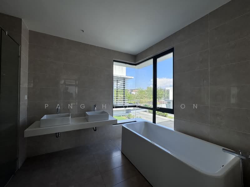 Bungalow for Sale in Kota Kemuning (Shah Alam) - Pang Hiok Boon - Bathroom - PropertyGuru.com.my