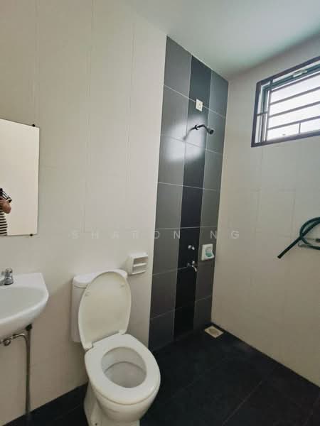 Rumah Teres 2 Tingkat untuk Dijual di Taman Kempas Utama (Tebrau) - Sharon Ng - Bathroom - PropertyGuru.com.my