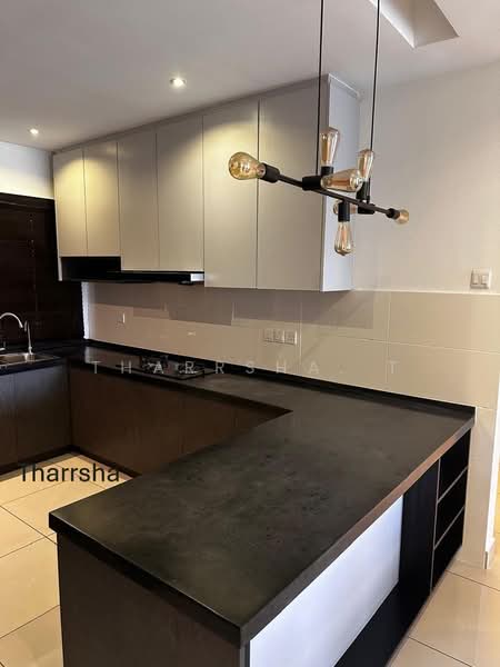 Kondominium untuk Dijual di Oasis 1 - Tharrsha. T - Kitchen - PropertyGuru.com.my