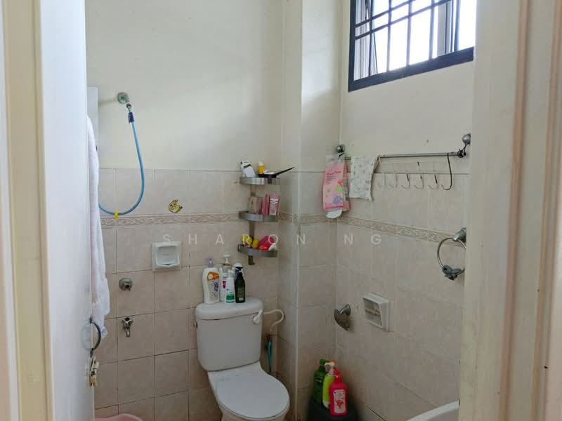 Rumah Teres 2 Tingkat untuk Dijual di Taman Setia Indah (Tebrau) - Sharon Ng - Bathroom - PropertyGuru.com.my