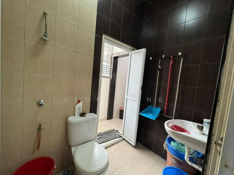 3-storey Terraced House for Sale in Bandar Putra (Kulai) - Jadelyn Ng - Bathroom - PropertyGuru.com.my